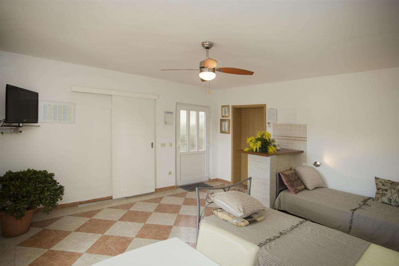 Apartments Gudelj Trogir Exteriör bild